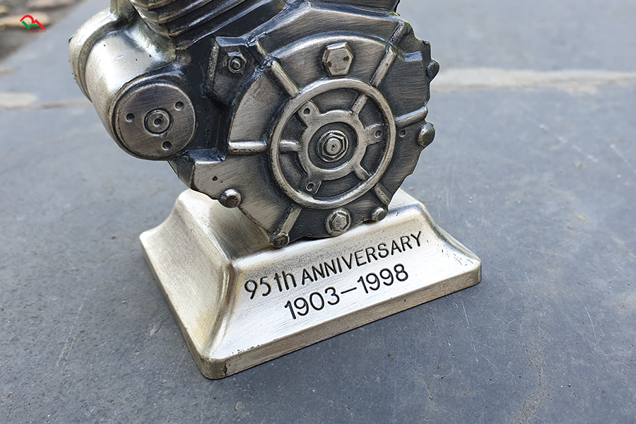 Zippo Kỉ Niệm 95 năm 1903-1998 Harley Davidson C16