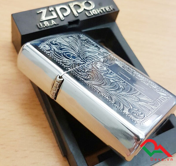 Zippo hoa văn cổ màu bạc