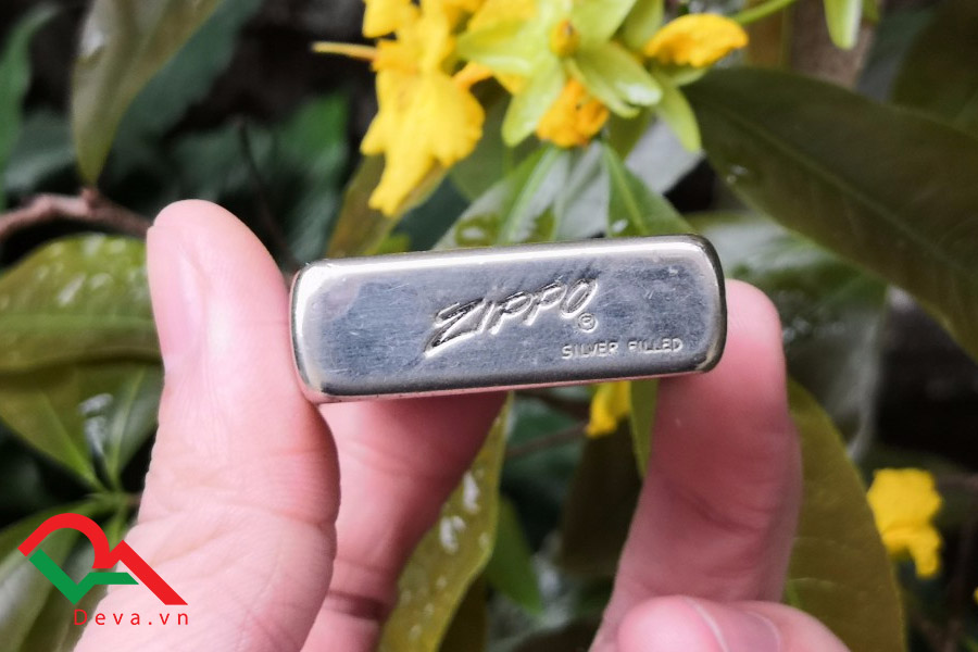 Zippo siêu cổ mạ bạc khắc hoa văn C219
